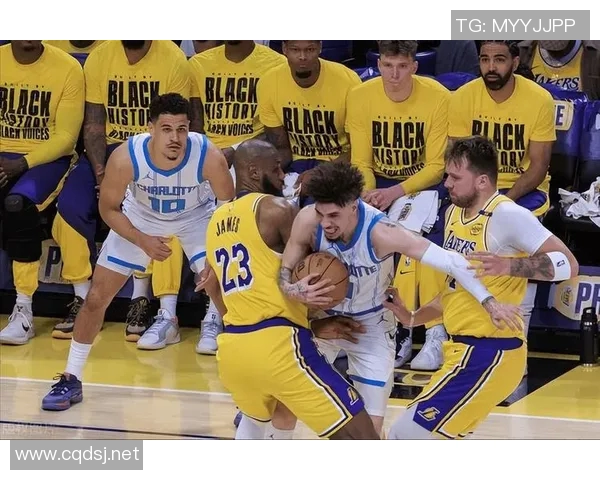 湖人东契奇率队挑战黄蜂，拉梅洛·鲍尔缺阵，NBA常规赛悬念丛生